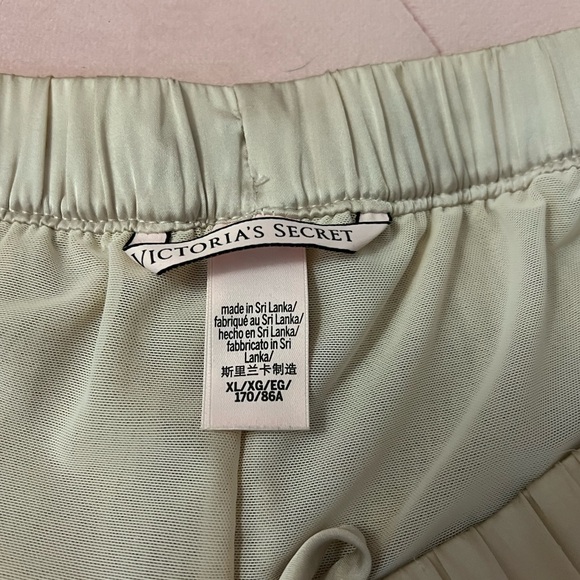 VS Gold Sequin Jogger - Picture 4 of 4